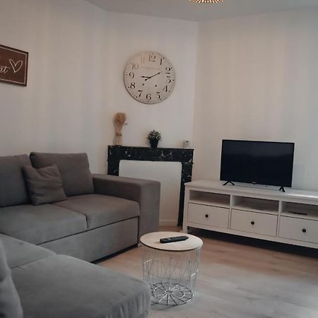 Superbe Appartement Avec Terrasse Au Calme Ernée Kültér fotó