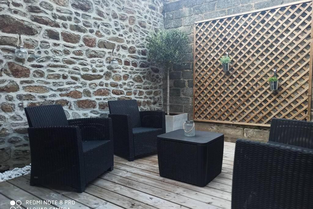 Superbe Appartement Avec Terrasse Au Calme Ernée Kültér fotó