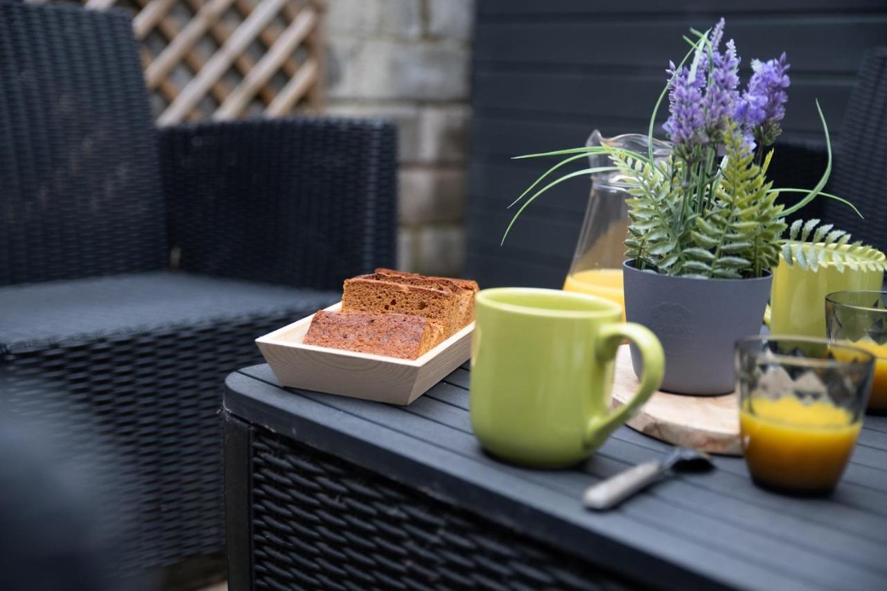 Superbe Appartement Avec Terrasse Au Calme Ernée Kültér fotó
