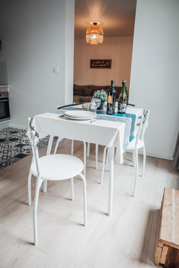 Superbe Appartement Avec Terrasse Au Calme Ernée Kültér fotó