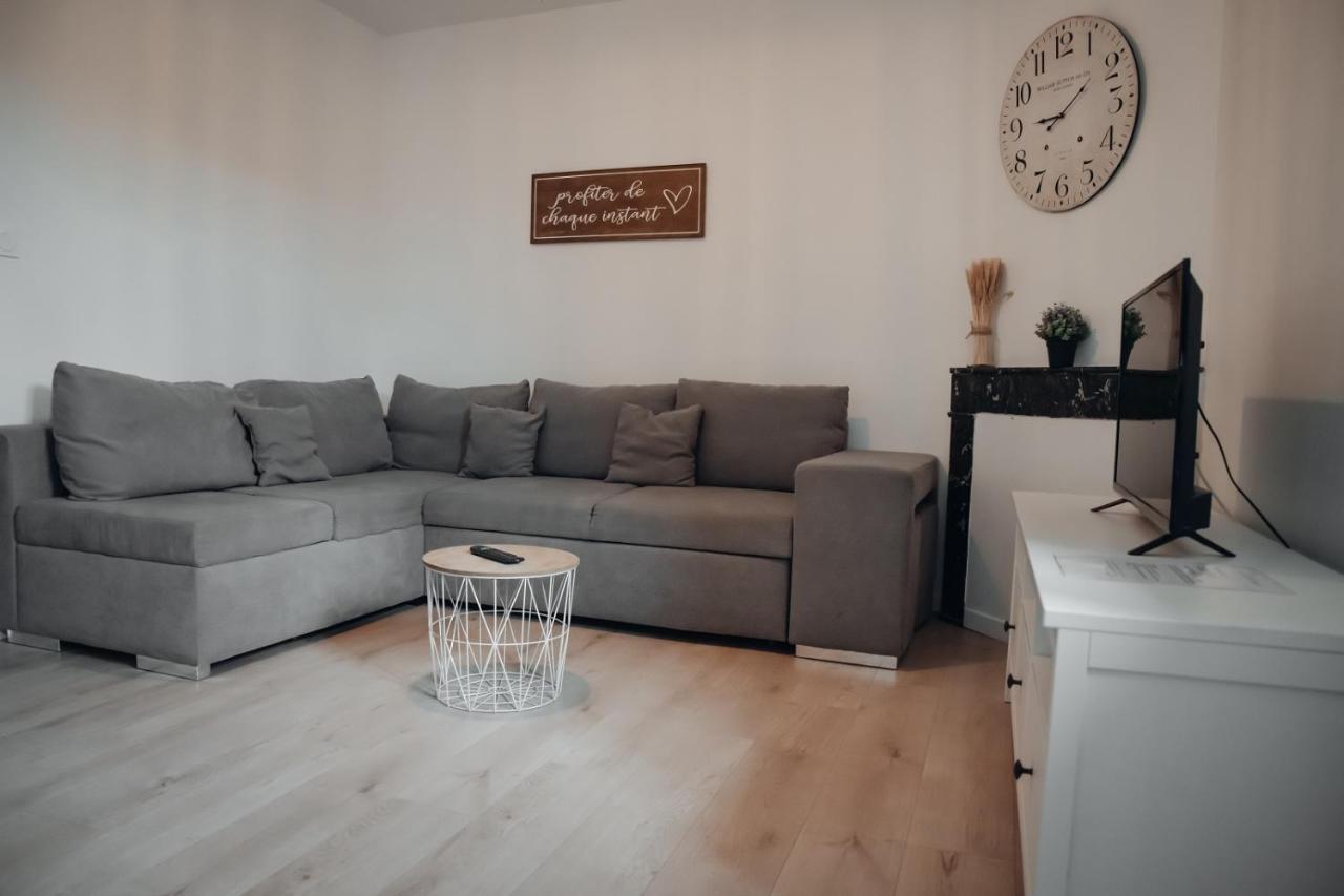 Superbe Appartement Avec Terrasse Au Calme Ernée Kültér fotó