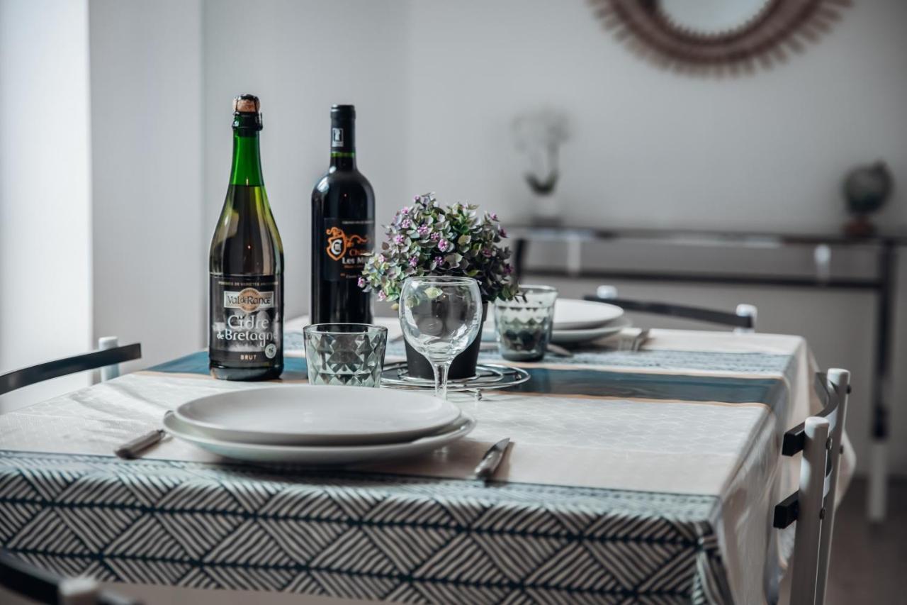 Superbe Appartement Avec Terrasse Au Calme Ernée Kültér fotó