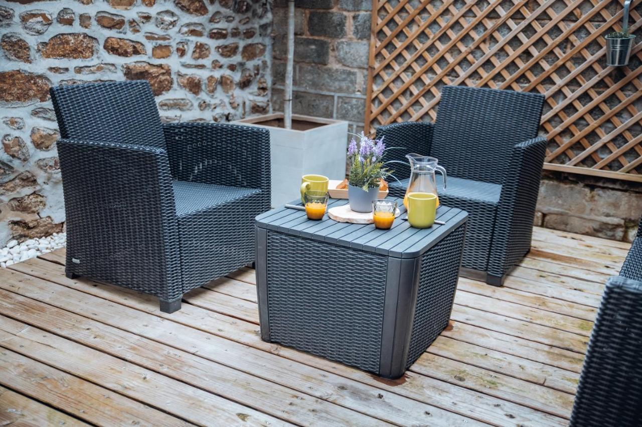 Superbe Appartement Avec Terrasse Au Calme Ernée Kültér fotó