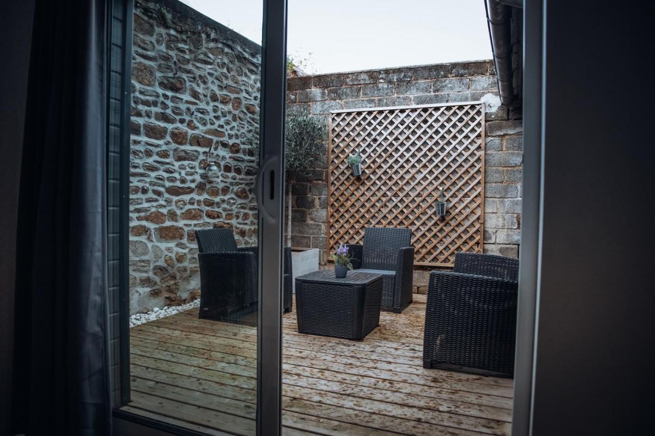 Superbe Appartement Avec Terrasse Au Calme Ernée Kültér fotó