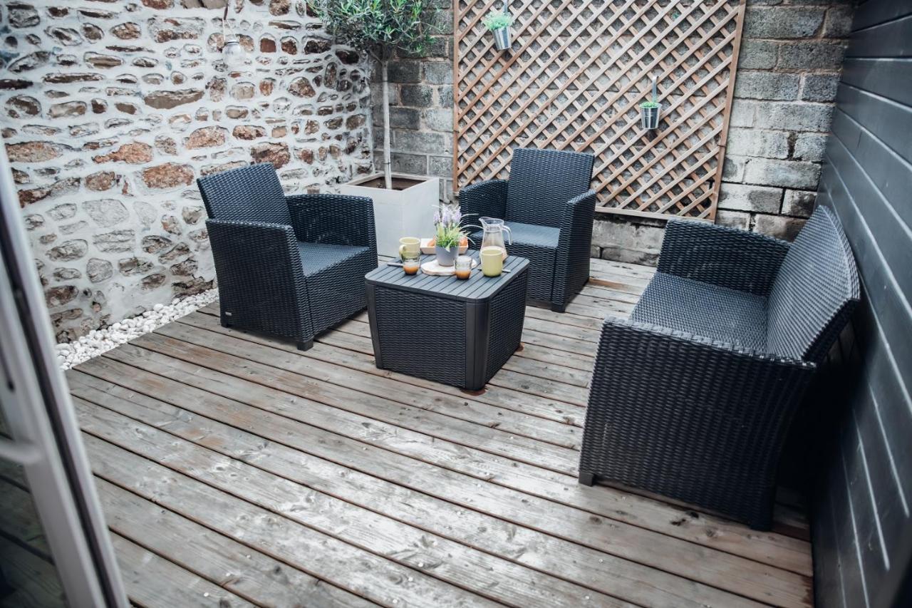 Superbe Appartement Avec Terrasse Au Calme Ernée Kültér fotó